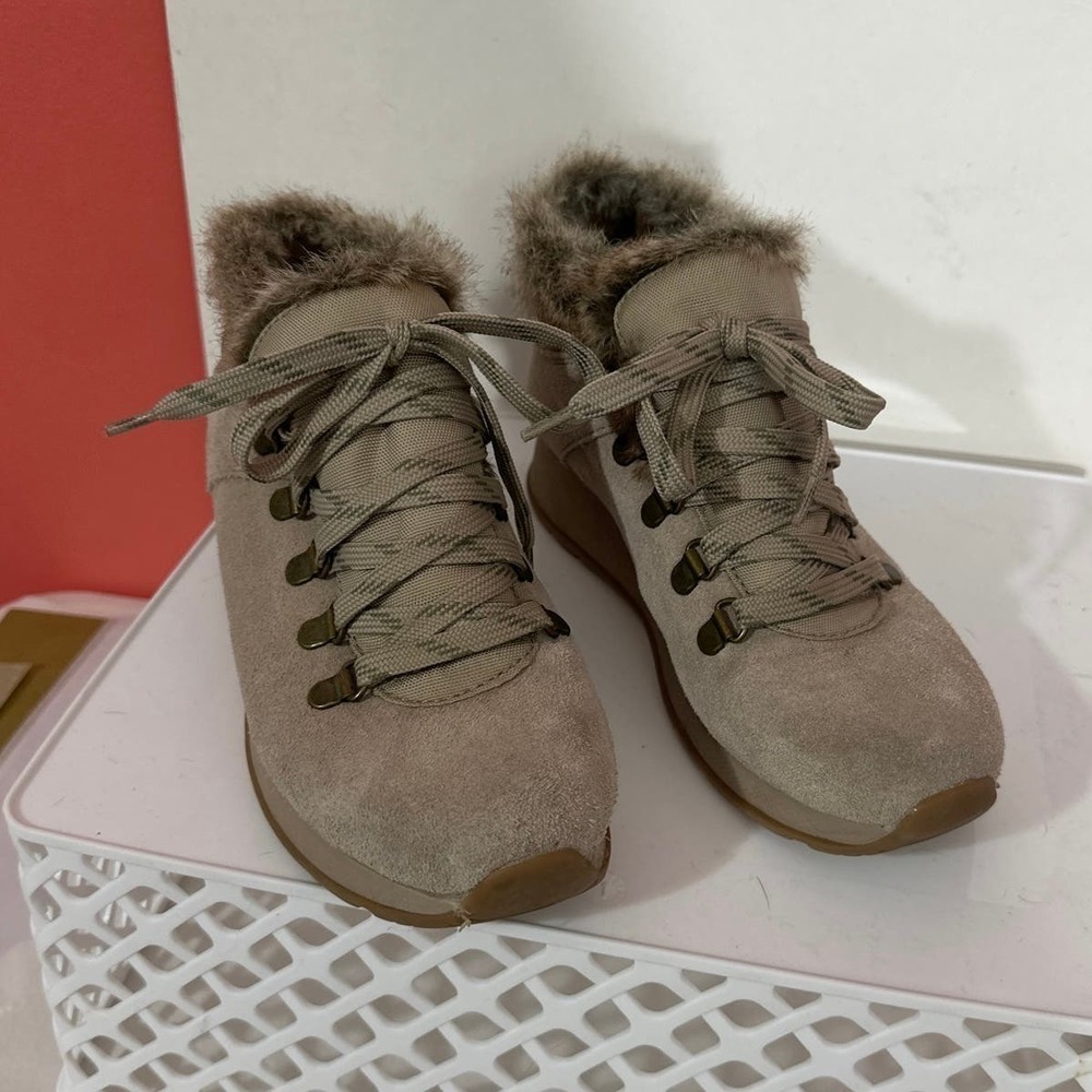 Baretraps suede tan faux fur ankle boots size 6